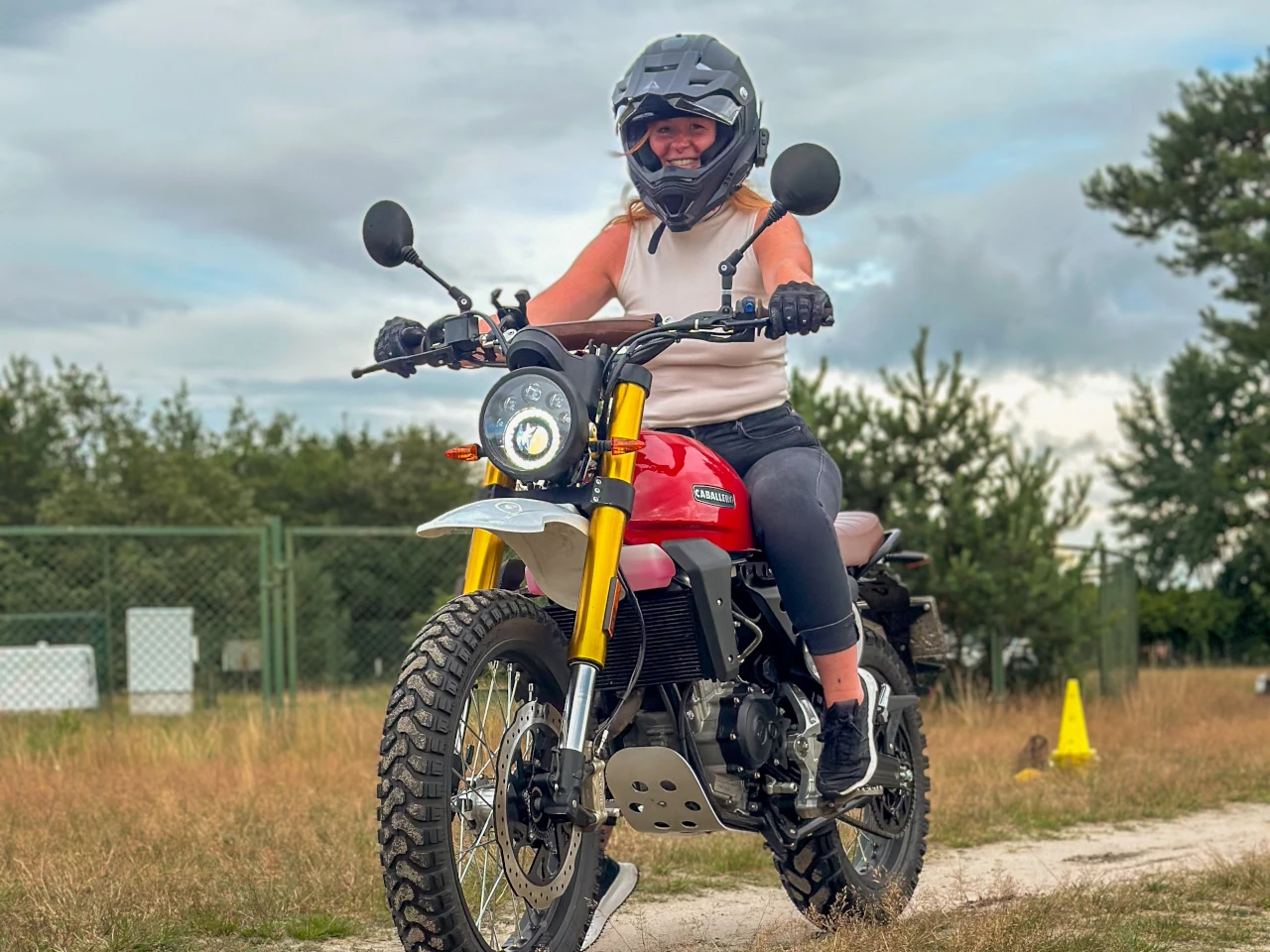 motocyklistka podczas szkolenia
