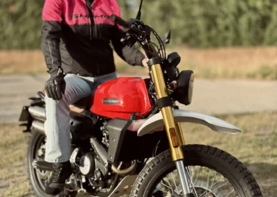 Motocyklistka