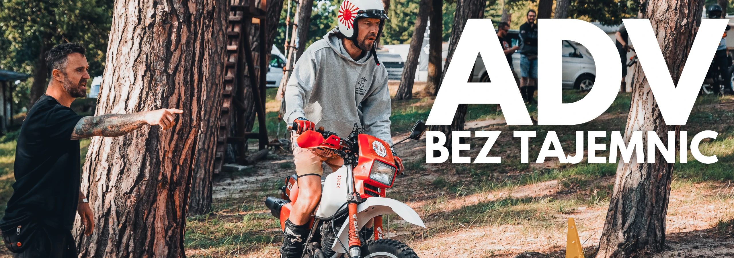 napis plus jazda na jednym kole motocyklista