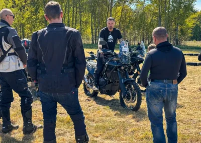 Motocykliści