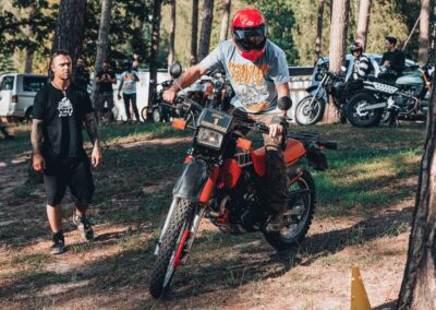 motocykliści podczas szkolenia adv