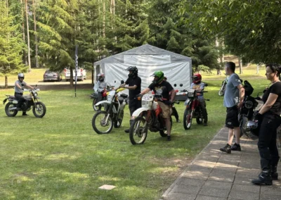 motocykliści podczas szkolenia adv