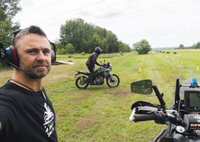 motocykliści podczas szkolenia adv
