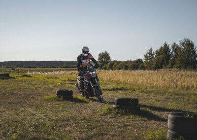 motocykliści podczas szkolenia adv