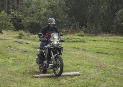 motocykliści podczas szkolenia adv