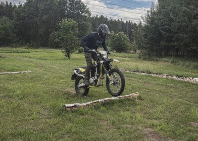 motocykliści podczas szkolenia adv