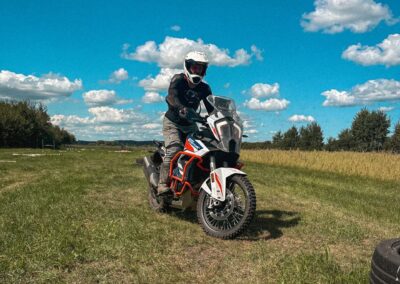 motocykliści podczas szkolenia adv