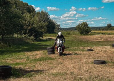 motocykliści podczas szkolenia adv