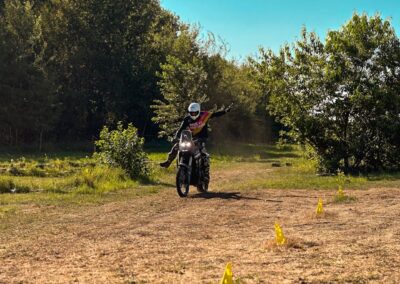 motocykliści podczas szkolenia adv