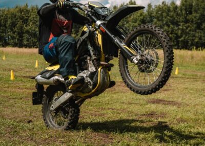 motocykliści podczas szkolenia adv