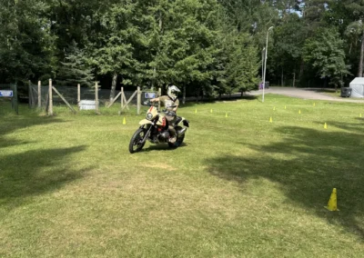 szkolenie motocyklowe scrambler