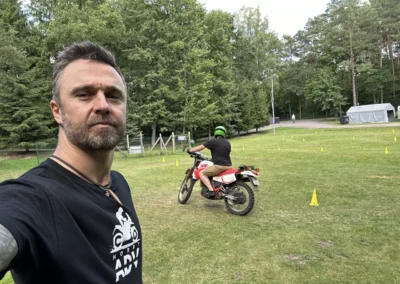 szkolenie motocyklowe scrambler