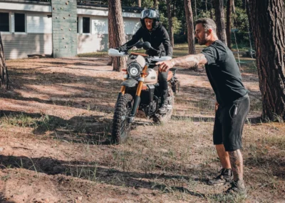 szkolenie motocyklowe scrambler