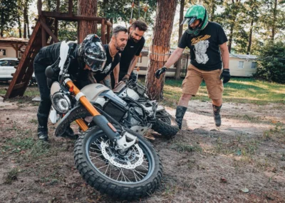 szkolenie motocyklowe scrambler