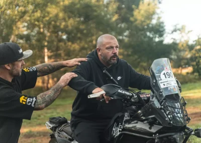 Szkolenie motocyklowe na polu