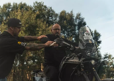 Szkolenie motocyklowe na polu