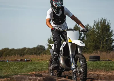 szkolenie motocyklowe na polu