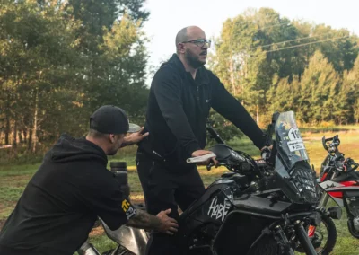 Szkolenie motocyklowe na polu