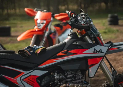 Szkolenie motocyklowe na polu