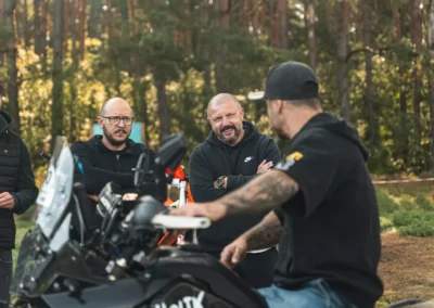 szkolenie motocyklowe na polu