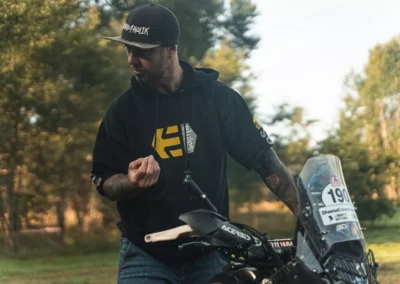 Szkolenie motocyklowe na polu