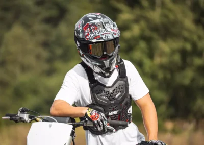 szkolenie motocyklowe na polu