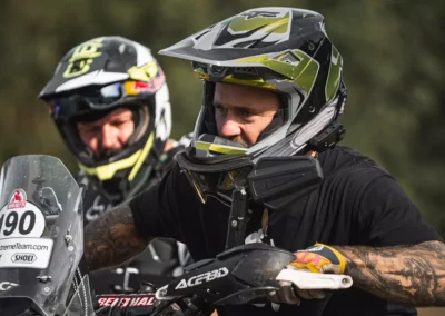 szkolenie motocyklowe na polu
