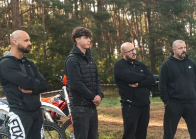 Szkolenie motocyklowe na polu