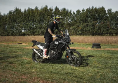 szkolenie motocyklowe na polu