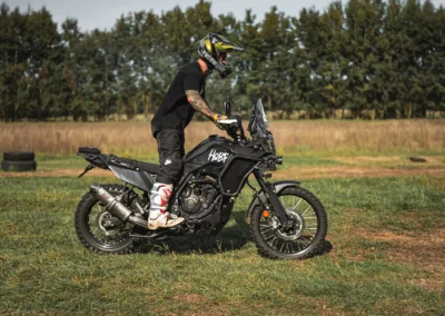 szkolenie motocyklowe na polu